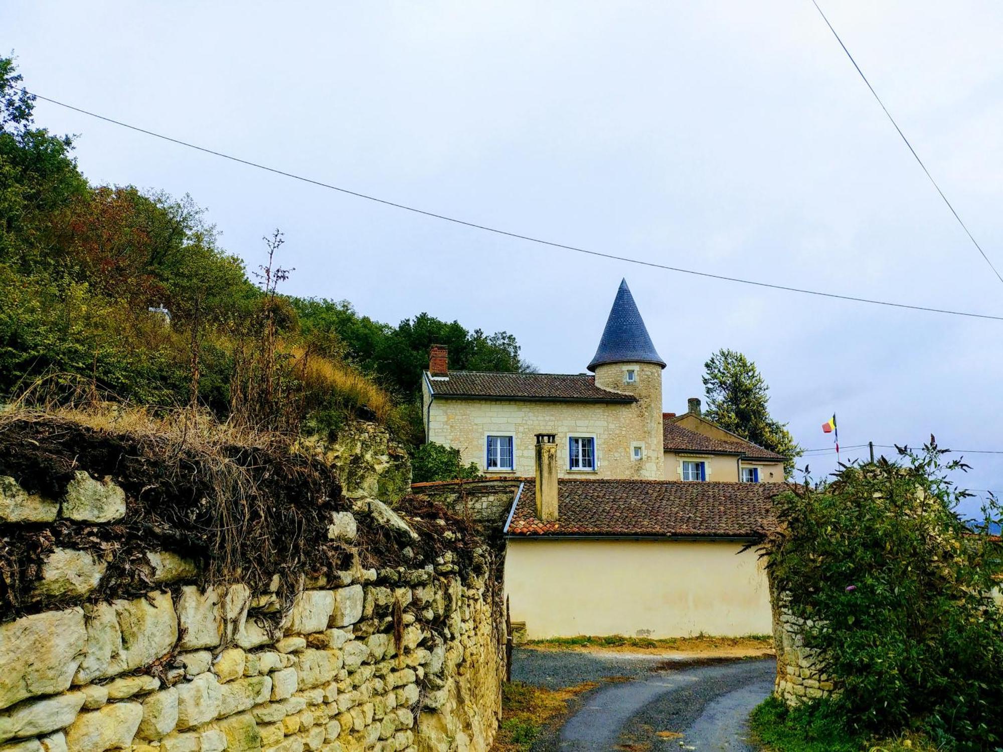 Manoir Le Cristal " Les Entrees Du Futuroscope A Petit Prix Bed & Breakfast Beaumont  Exterior photo