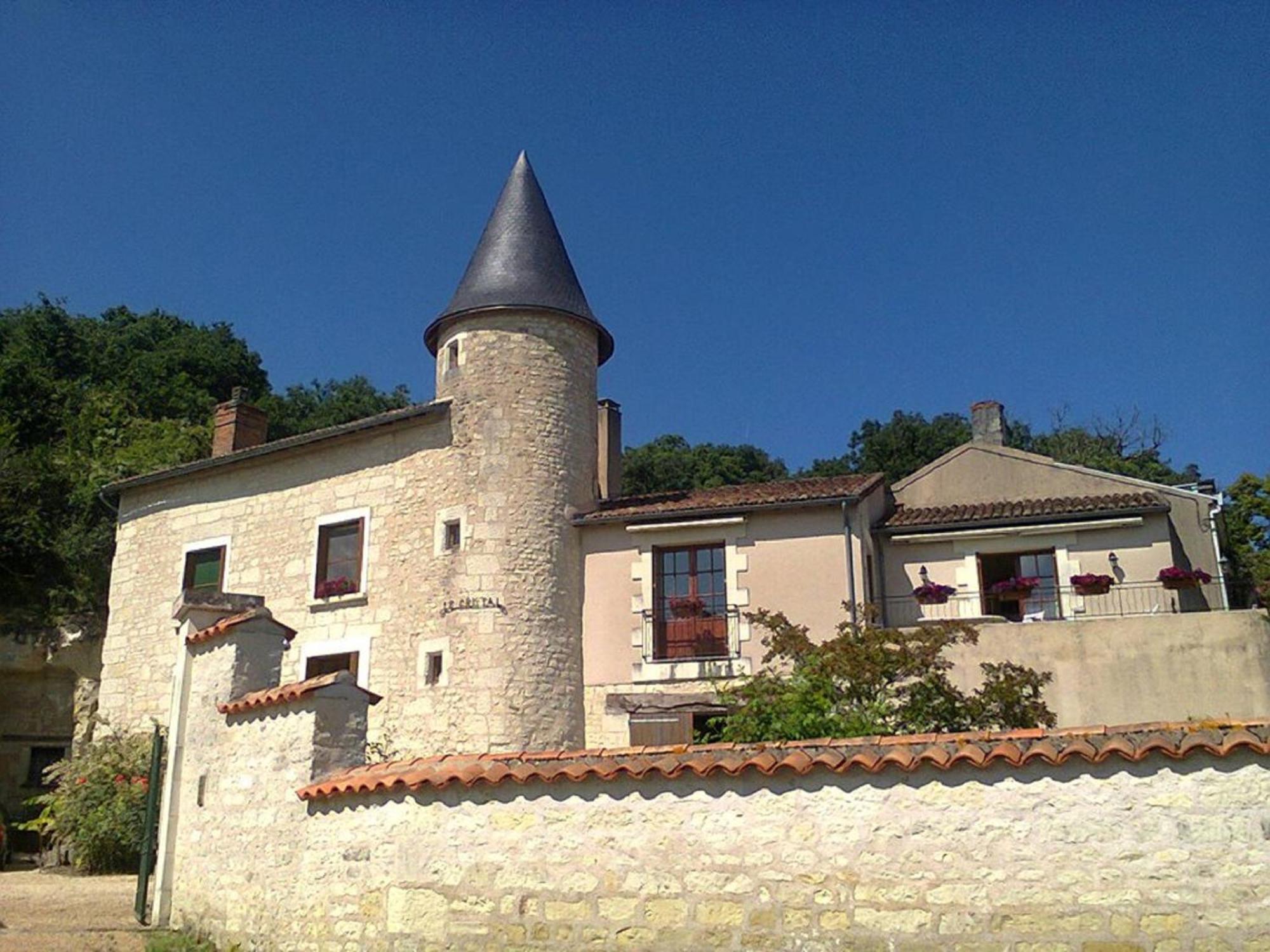 Manoir Le Cristal " Les Entrees Du Futuroscope A Petit Prix Bed & Breakfast Beaumont  Exterior photo