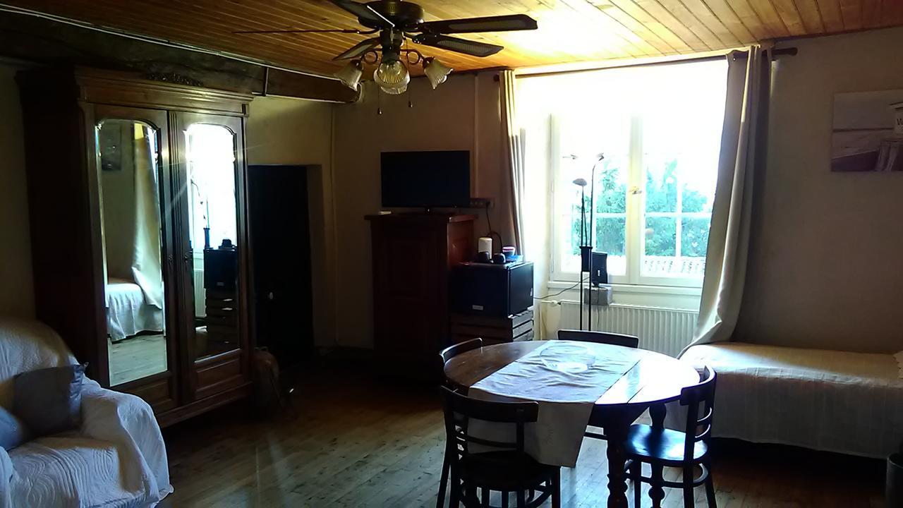 Manoir Le Cristal " Les Entrees Du Futuroscope A Petit Prix Bed & Breakfast Beaumont  Exterior photo