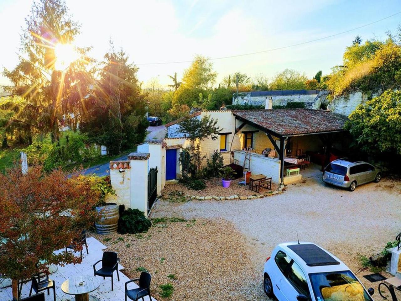 Manoir Le Cristal " Les Entrees Du Futuroscope A Petit Prix Bed & Breakfast Beaumont  Exterior photo