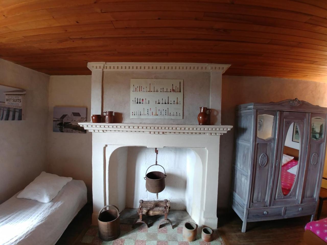Manoir Le Cristal " Les Entrees Du Futuroscope A Petit Prix Bed & Breakfast Beaumont  Exterior photo