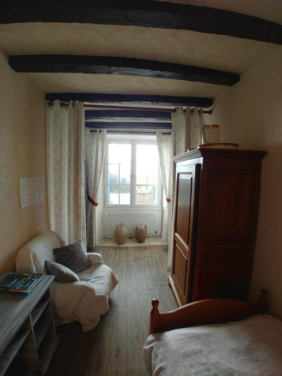 Manoir Le Cristal " Les Entrees Du Futuroscope A Petit Prix Bed & Breakfast Beaumont  Exterior photo