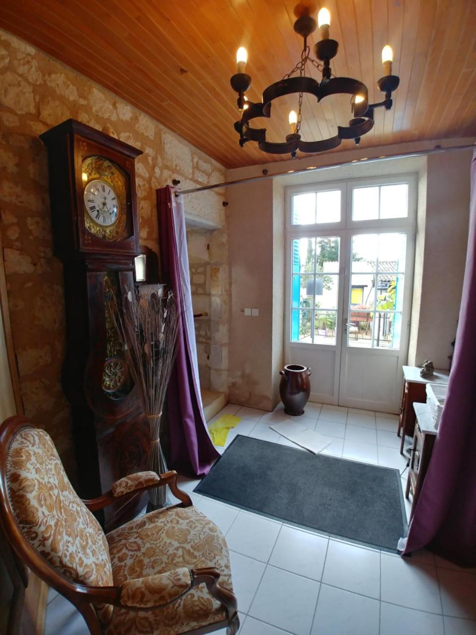 Manoir Le Cristal " Les Entrees Du Futuroscope A Petit Prix Bed & Breakfast Beaumont  Exterior photo