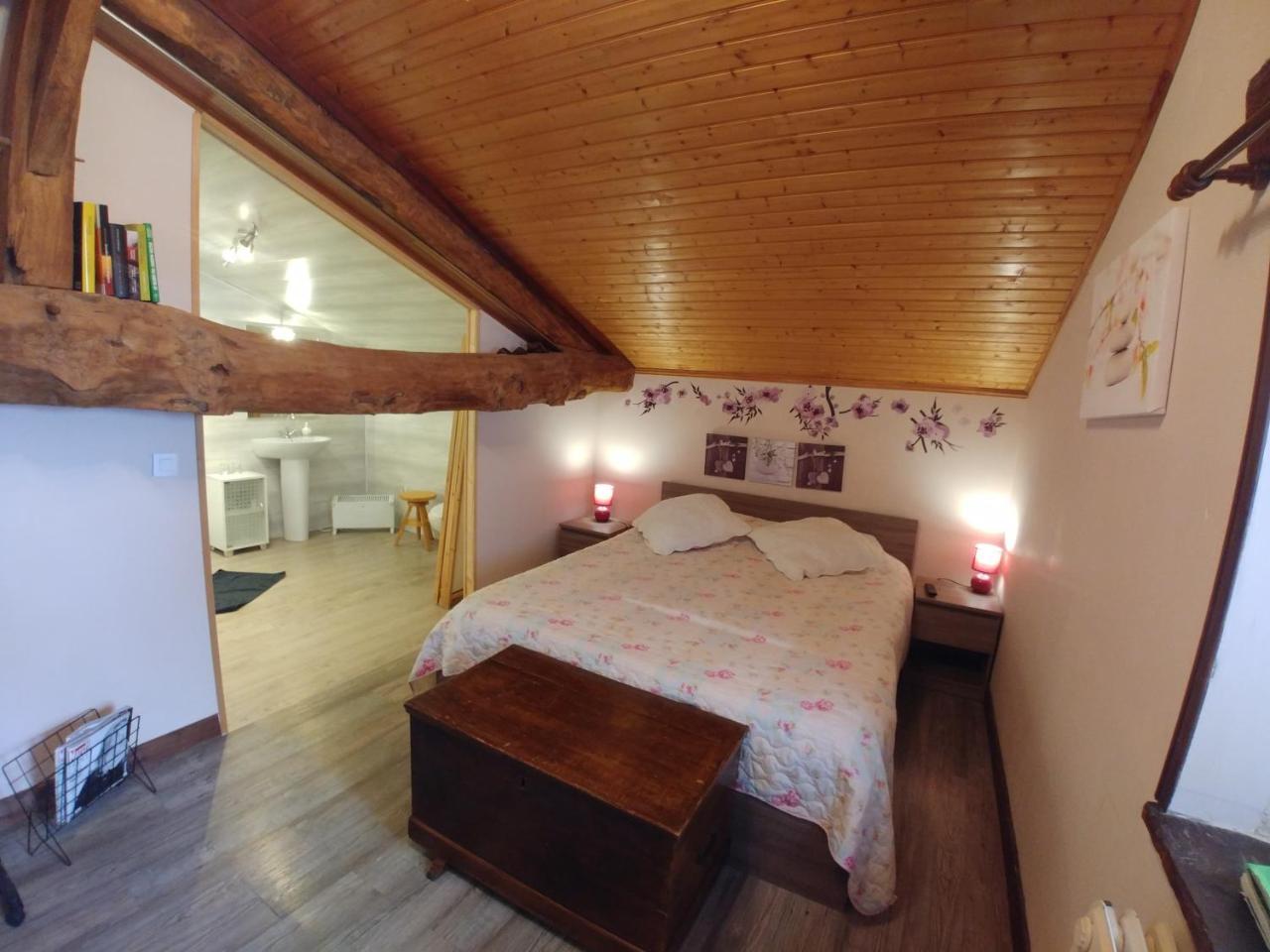 Manoir Le Cristal " Les Entrees Du Futuroscope A Petit Prix Bed & Breakfast Beaumont  Exterior photo