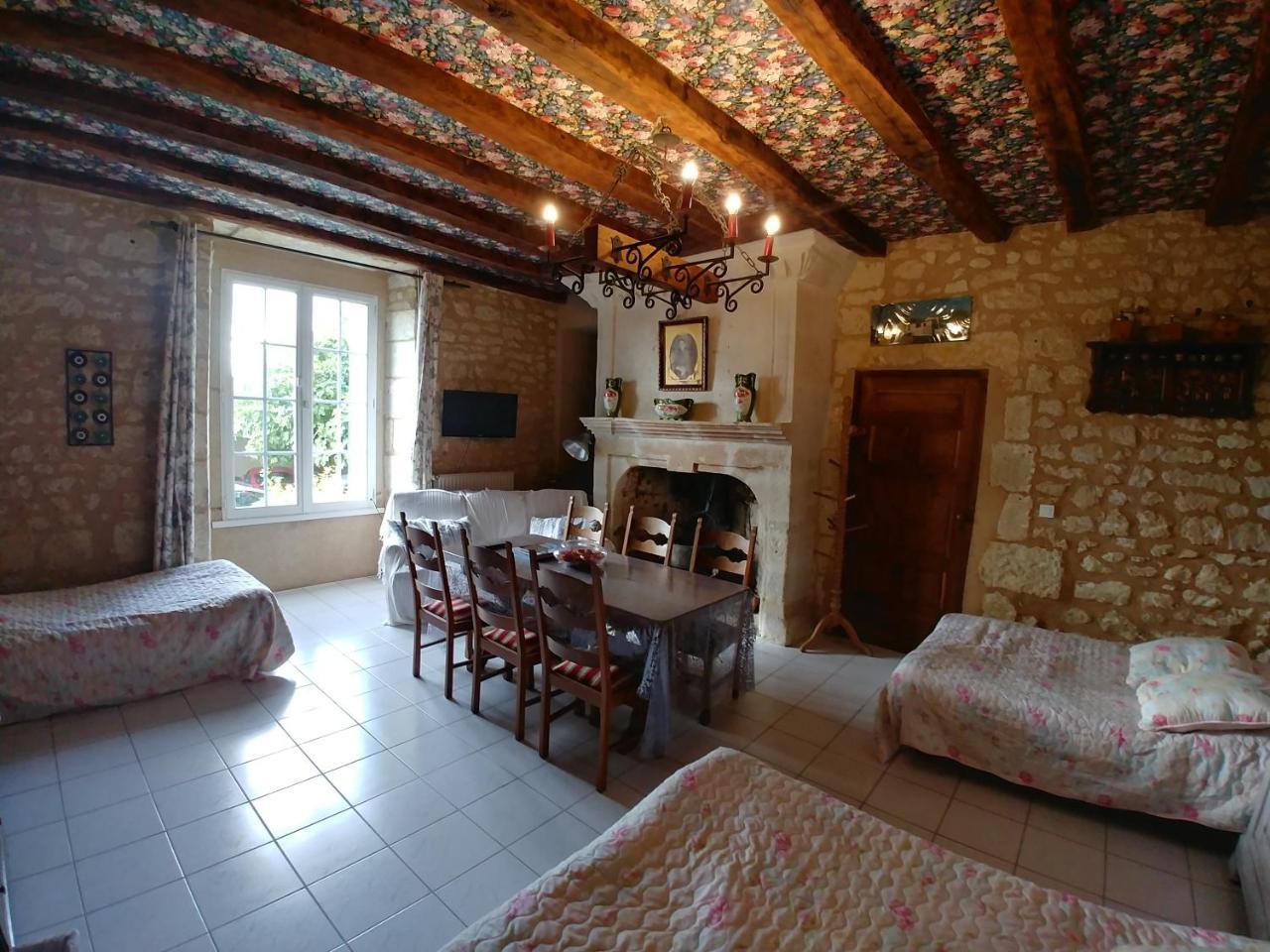 Manoir Le Cristal " Les Entrees Du Futuroscope A Petit Prix Bed & Breakfast Beaumont  Exterior photo