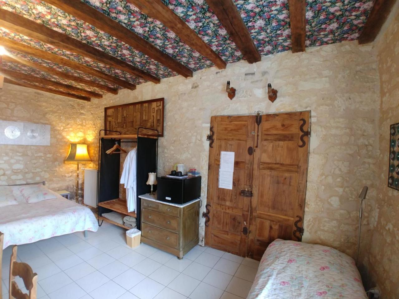 Manoir Le Cristal " Les Entrees Du Futuroscope A Petit Prix Bed & Breakfast Beaumont  Exterior photo