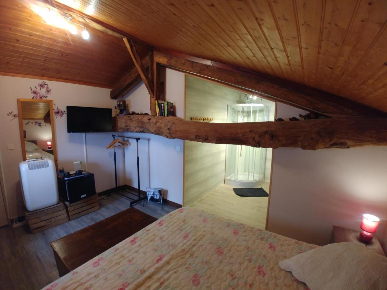 Manoir Le Cristal " Les Entrees Du Futuroscope A Petit Prix Bed & Breakfast Beaumont  Exterior photo