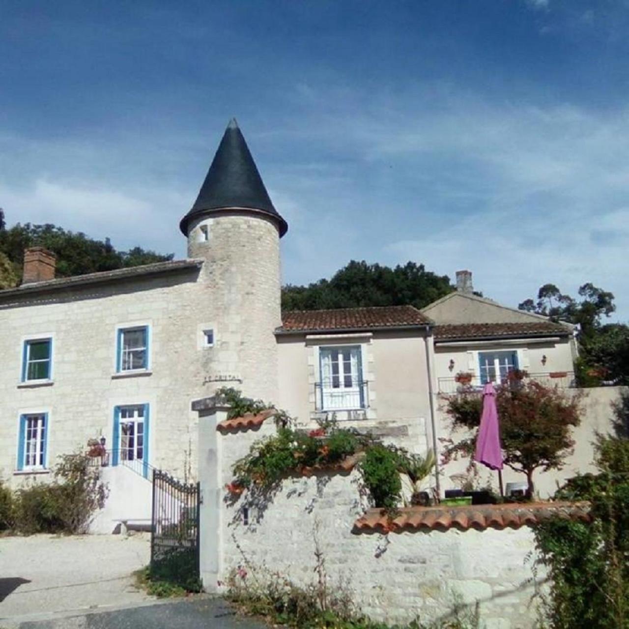Manoir Le Cristal " Les Entrees Du Futuroscope A Petit Prix Bed & Breakfast Beaumont  Exterior photo